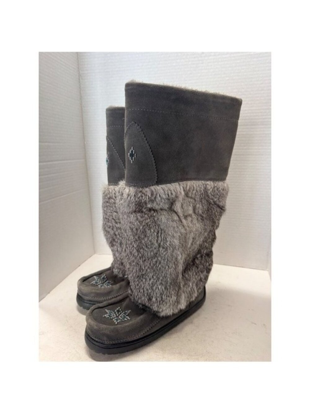 Manitobah Mukluks Tall Grey Suede Rabbit Fur Beaded Winter Boots Vibram Size 5